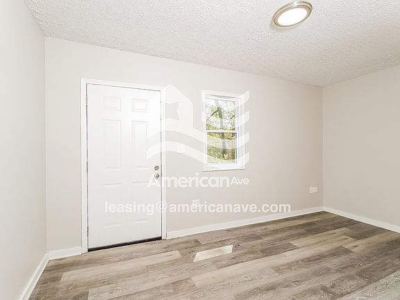1576792_003_living_room_13693339.jpg