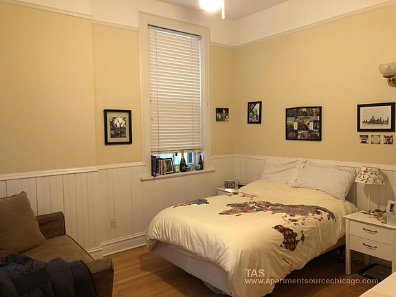 2nd image of 718 W Wrightwood Ave #1