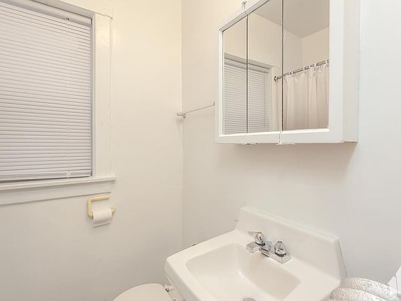 3rd image of 2619 W Gunnison St #17-H1