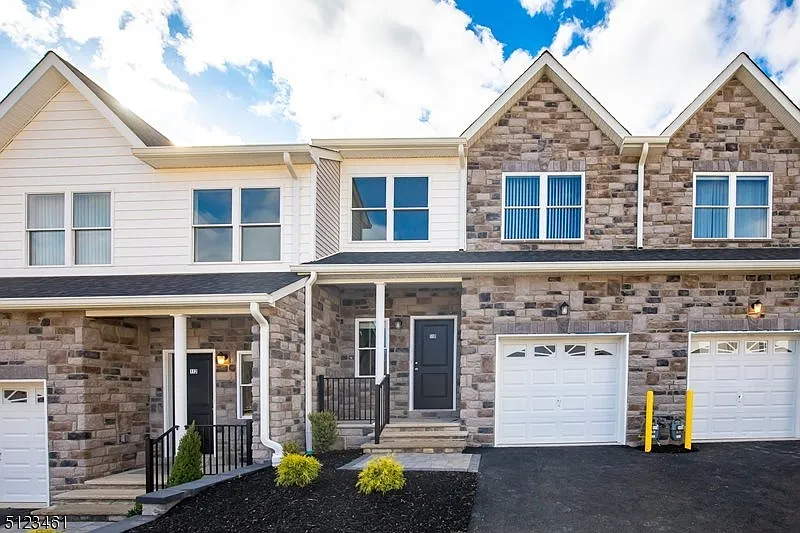 104 Arlene Ct