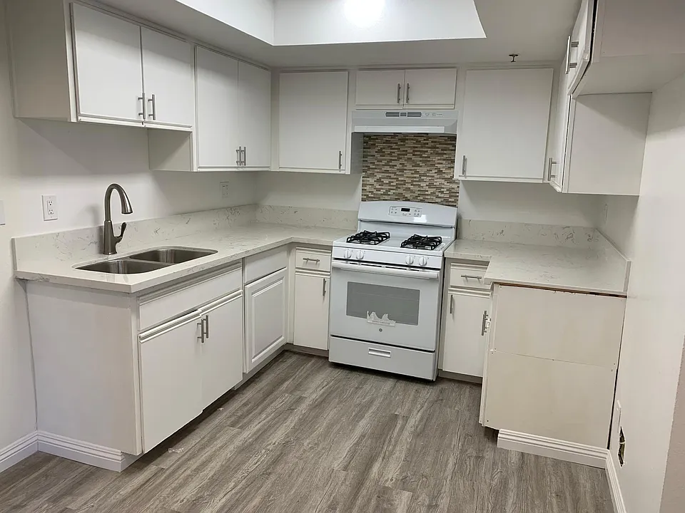 1173 Justin Ave #8