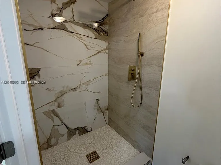 725 SW 1st Ave #1 — Photo 6