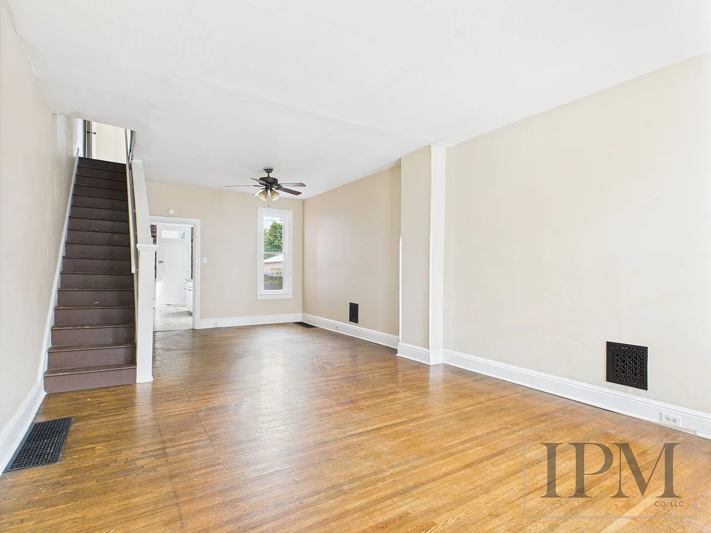 Apply Today! Spacious 5 Bedroom Home For Rent — Photo 1