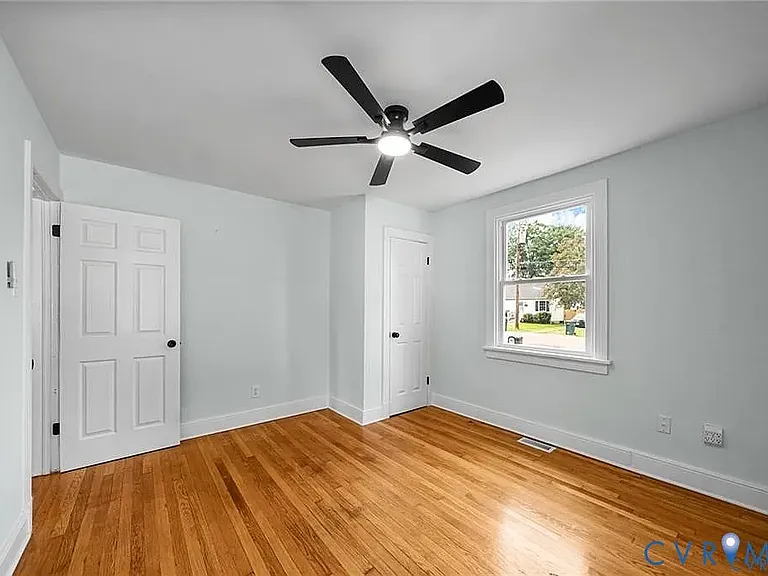 2105 Clarke St — Photo 6