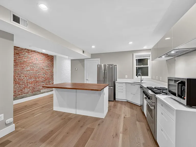 1680 Irving St NW — Photo 13