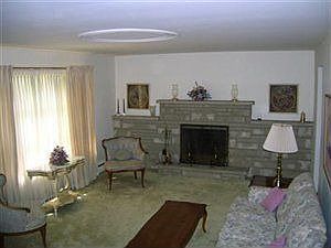 5th image of 558 Edward Ln