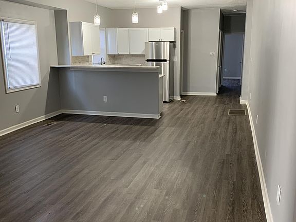 4th image of 2830 Central Ave #1