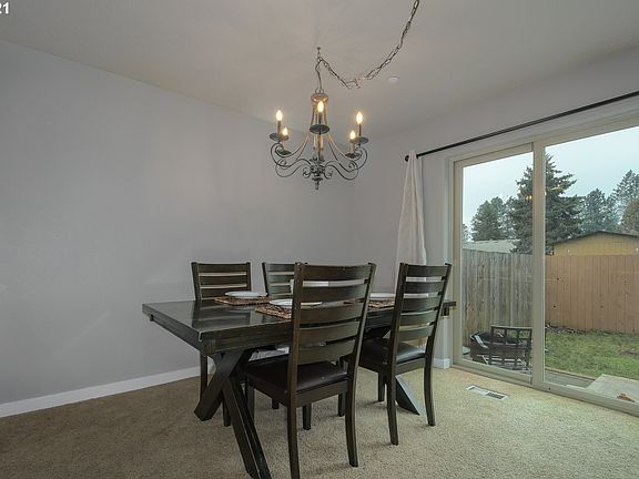 5th image of 816 NE 109th Ct