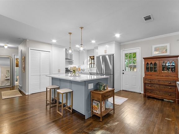 3rd image of 11621 Tuscany Way