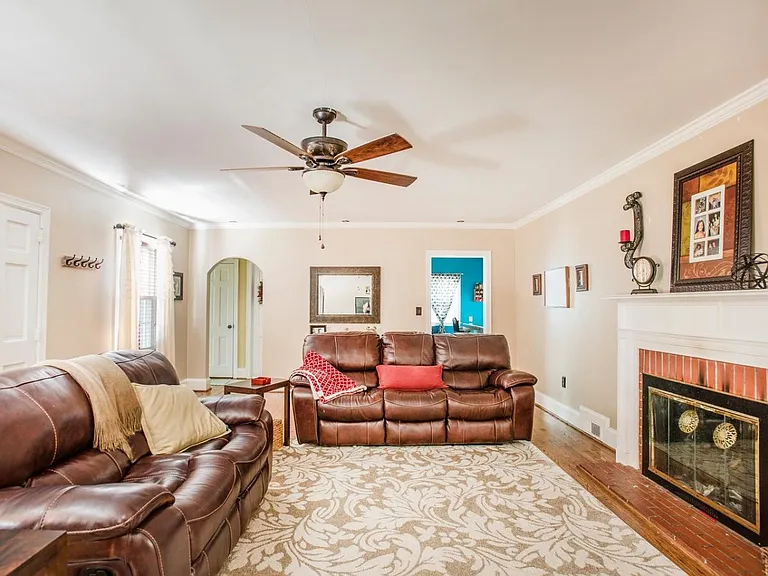 300 Pinecrest Dr — Photo 9