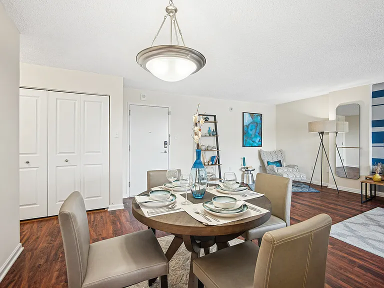 Riverside Apartments — Photo 16