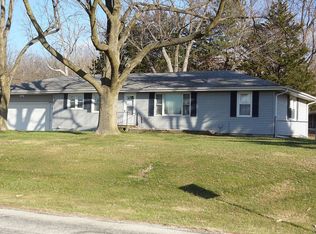 18420 Sunny Acres Rd, Petersburg, IL 62675