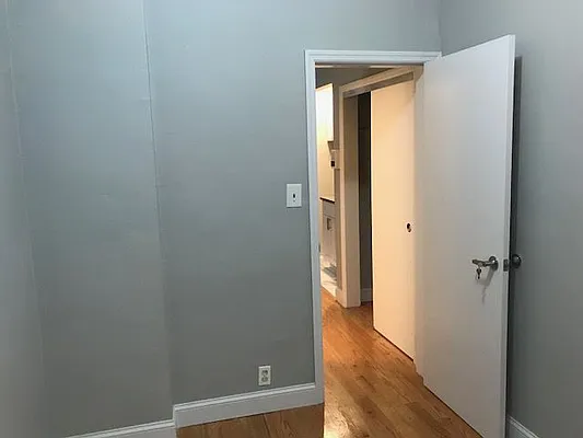 Rented by Salon Realty Corp | media 8