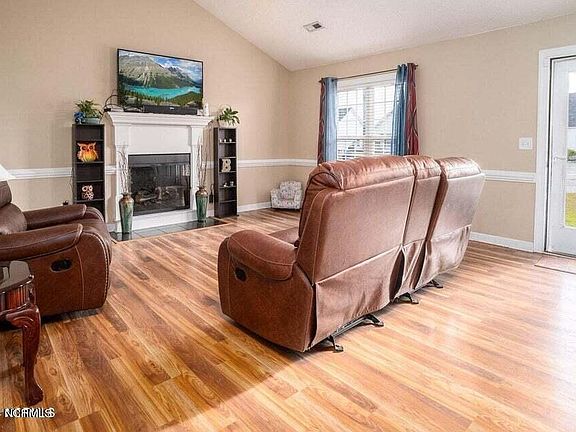 3rd image of 3724 Tifgreen Dr