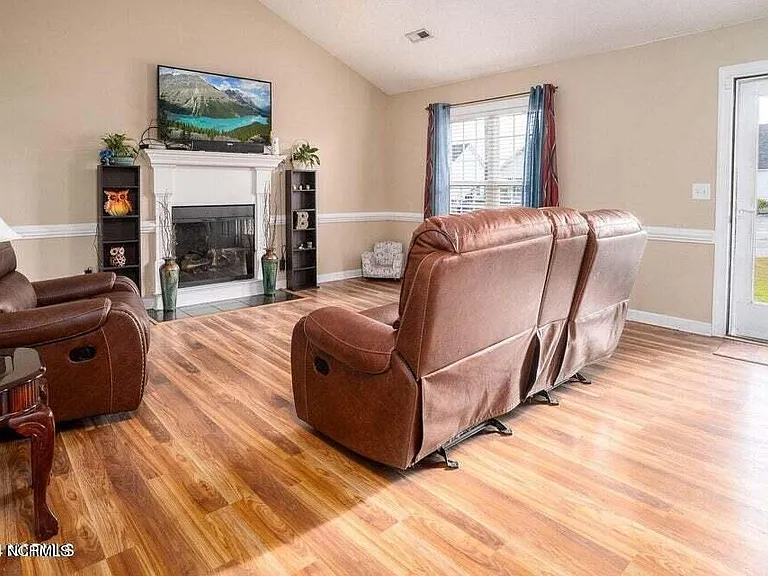 3724 Tifgreen Dr — Photo 3