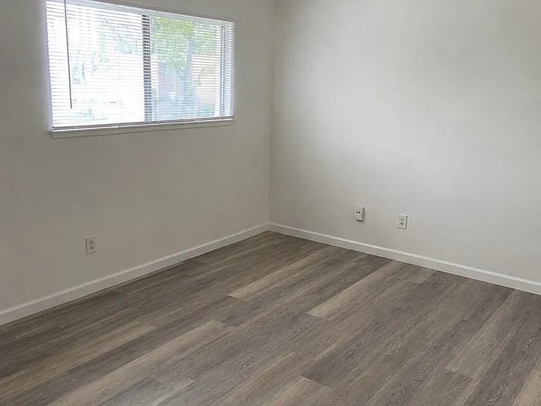 3485 Columbia Ave — Photo 7