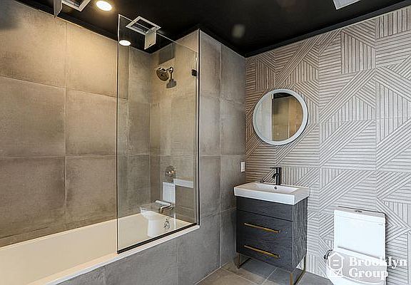 4th image of 853 Lexington Ave #4A