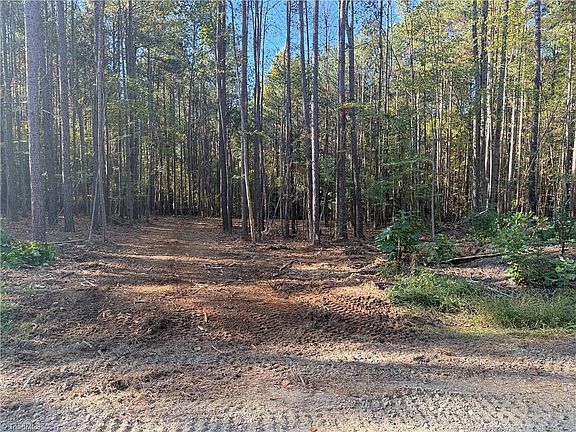 4th image of 16 Woods Rd