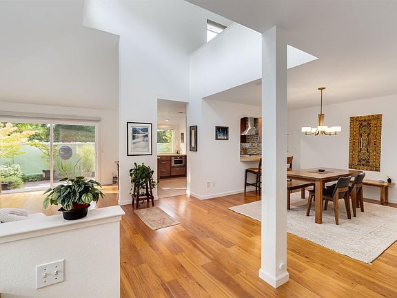 2nd image of 2328 Lakeview Drive