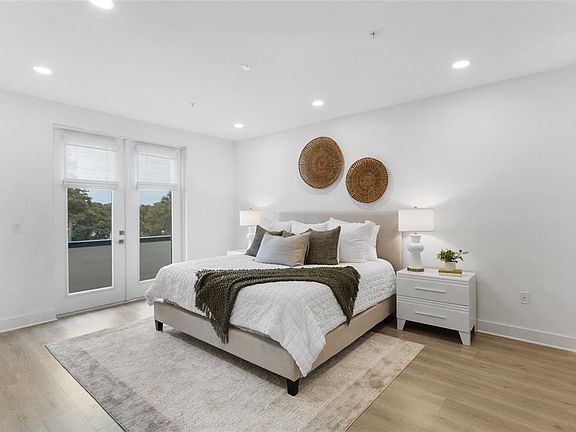 3rd image of 266 Park Lake St #19