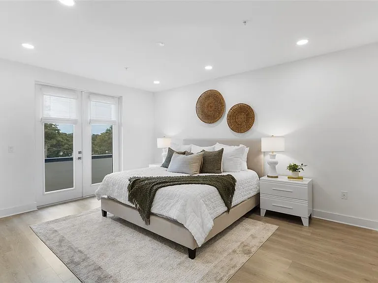 266 Park Lake St #19 — Photo 3