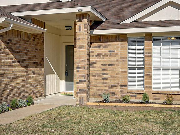 4th image of 4942 Oak Hollow Dr