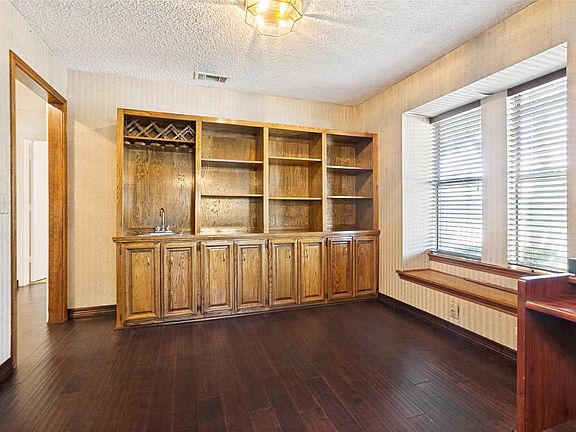 5th image of 2901 Big Oaks Dr