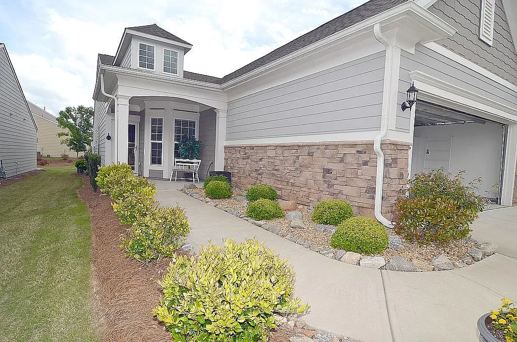 Building Photo - 629 Larch Looper Dr