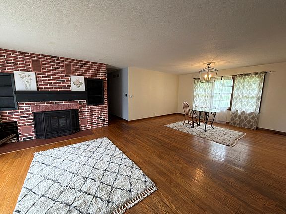5th image of 826 E Gay St