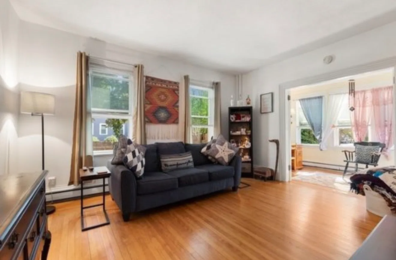 1 bed, 800 sqft, $2,400 — Photo 3