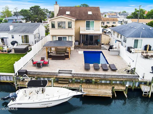 6 Jamaica Avenue, Toms River, NJ 08753