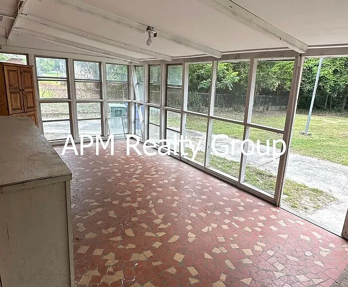 1421 Adella St — Photo 7