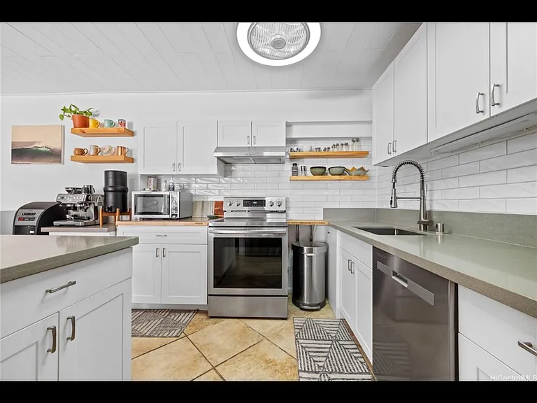 225 Kaiulani Ave #8XX — Photo 1