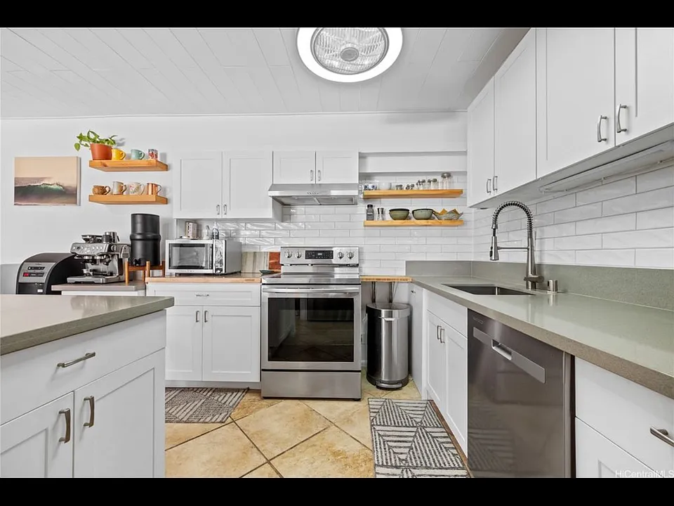 225 Kaiulani Ave #8XX