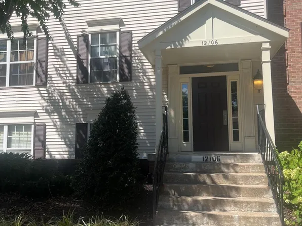 12106 Greenway Ct APT 302, Fairfax, VA 22033