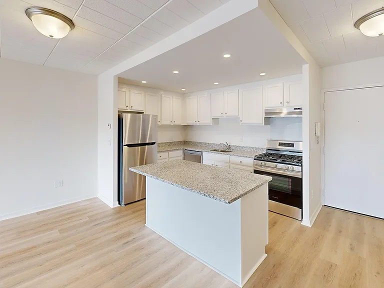 Claybourne Apartments — Photo 6