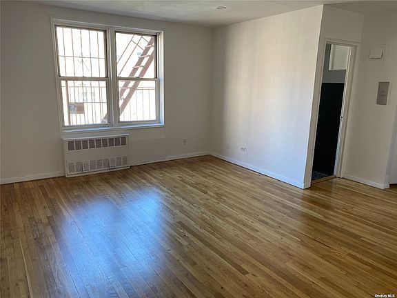 5th image of 14227 Barclay Ave APT 306