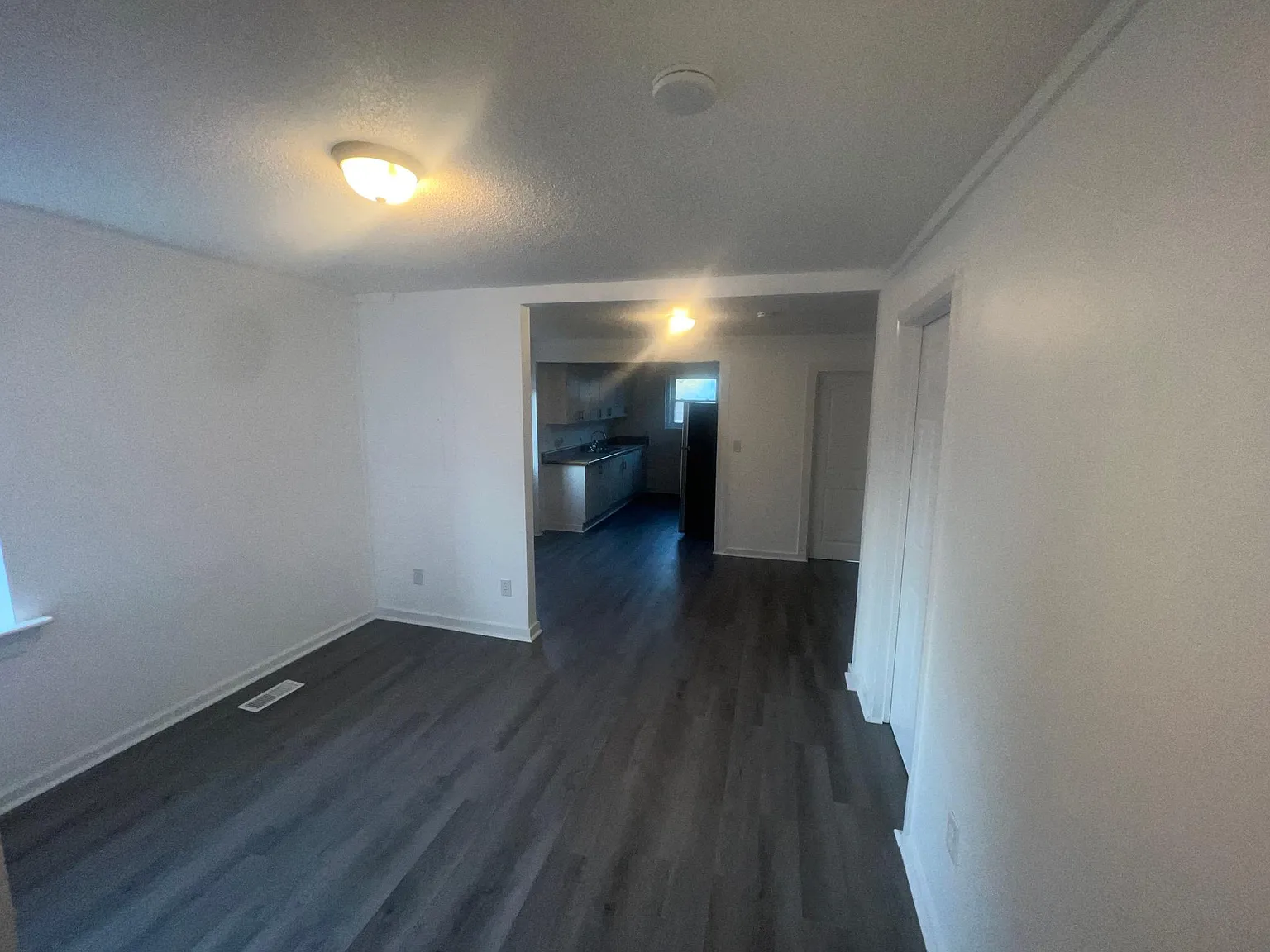 303 Ingle St — Photo 3