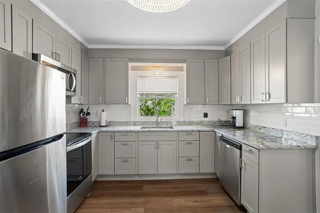 4 bed, 1.5 bath, 1251 sqft, $4,000 — Photo 3