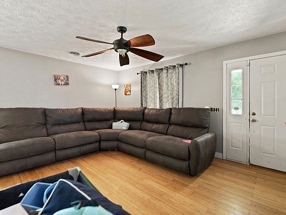 4th image of 110 Benton Rd