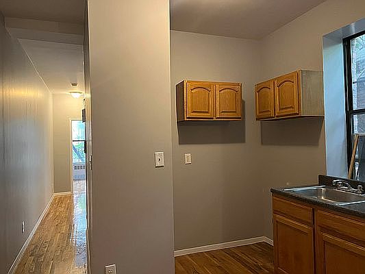 4th image of 216 E 118th St APT 2C