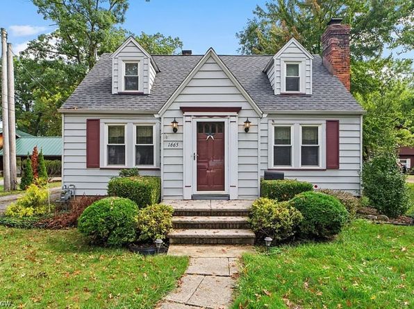 1665 Canterbury Rd, Westlake, OH