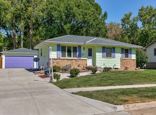 7835 Drake St, Clive, IA 50325