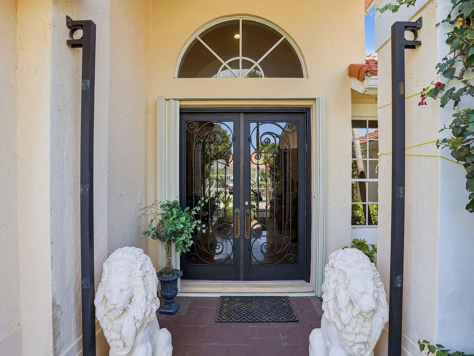 3 bed, 3.0 bath, 2325 sqft, $6,500 — Photo 4