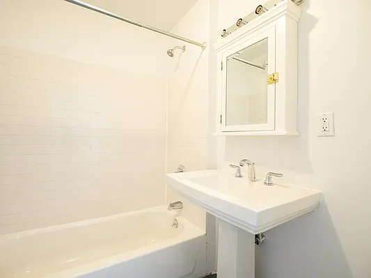 Rented by City Connections Realty | media 9