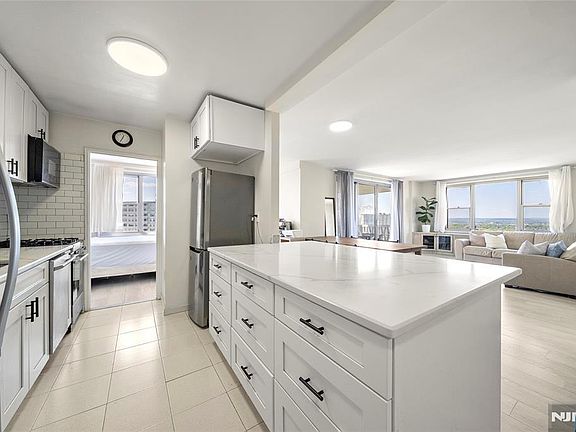 5th image of 2100 Linwood Avenue