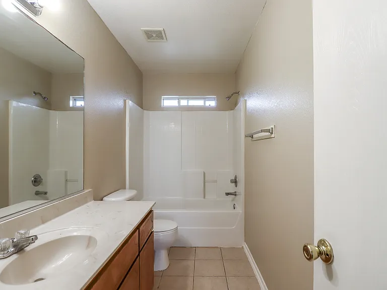 807 Leifester Cir #B — Photo 13
