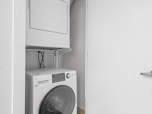 4th image of 105 Troutman St #3D
