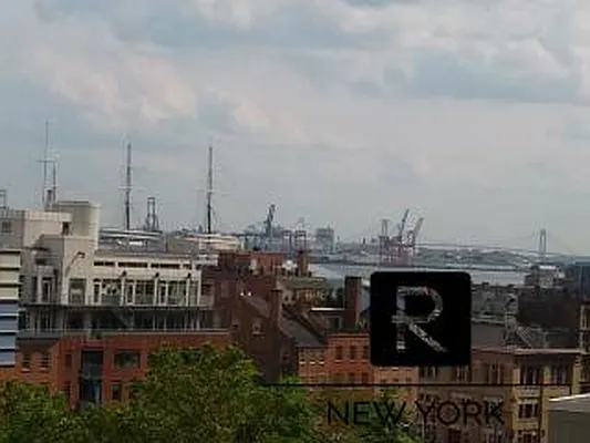 Sold by R New York | media 9