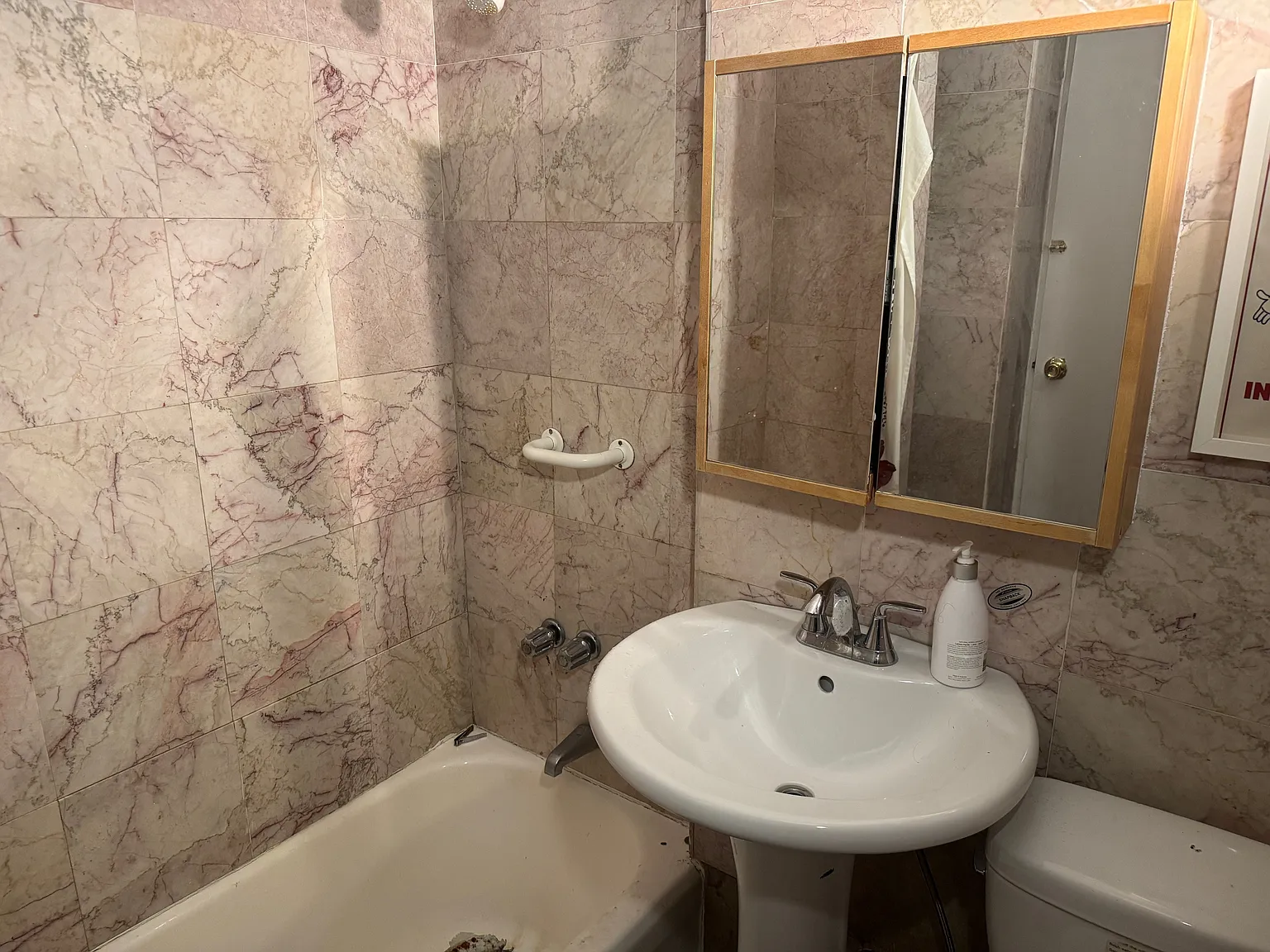 252 East 32nd Street — Photo 4